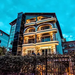 **** Отель Broadway Албания