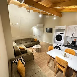 Arial Penthouse , Wlora Albania